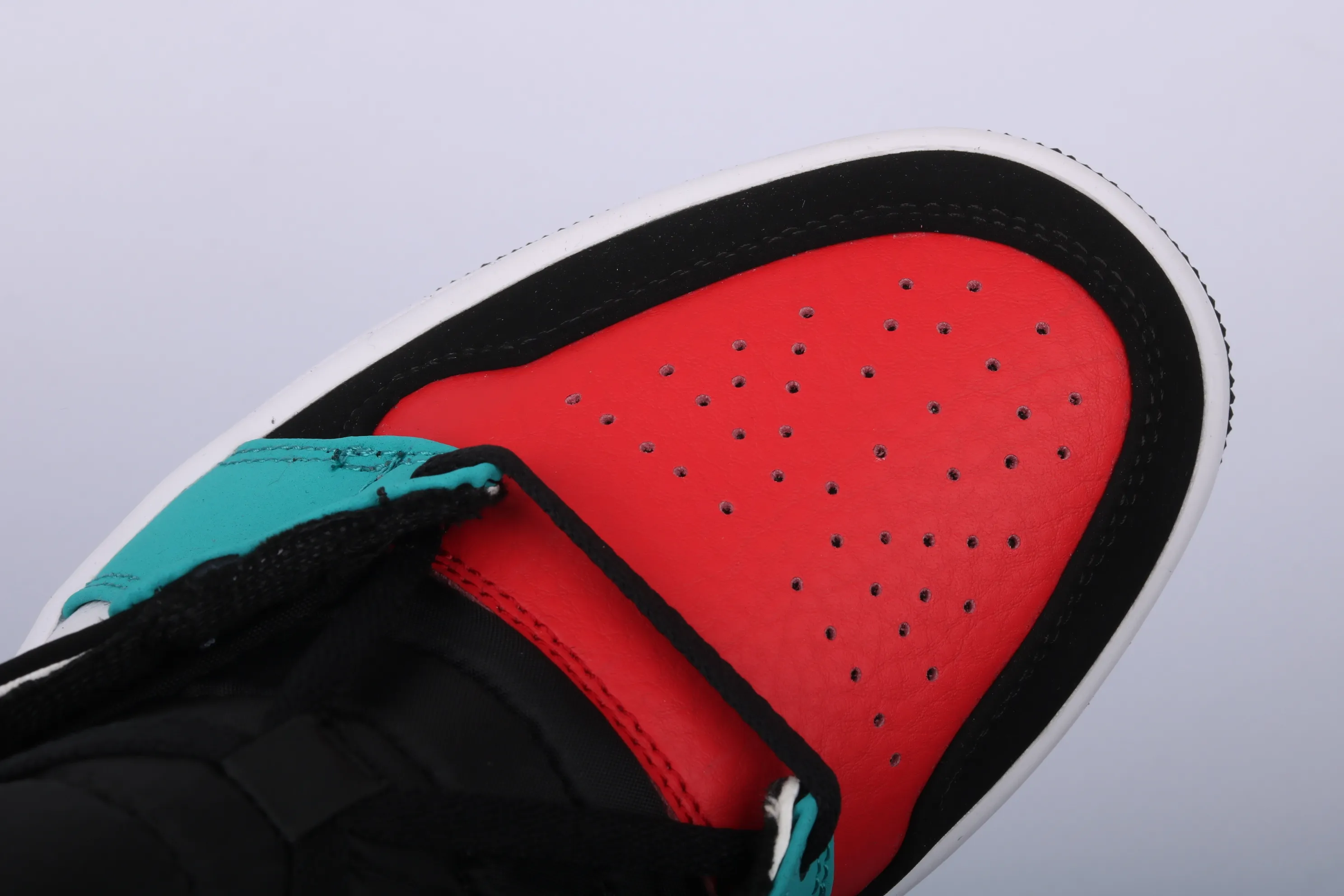 All categories Air Jordan Jordan series basketball shoes Air Jordan 1 Mid Air Jordan 1 Mid four-color stitching toe mid-top full toe layer authentic 554724-125